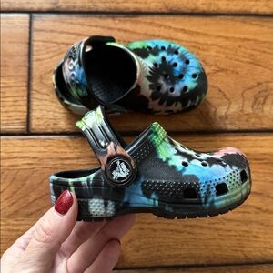 CROCS‎ Classic Black Multicolored Tie Dye Kids Toddler Clogs Slip On Size US C5